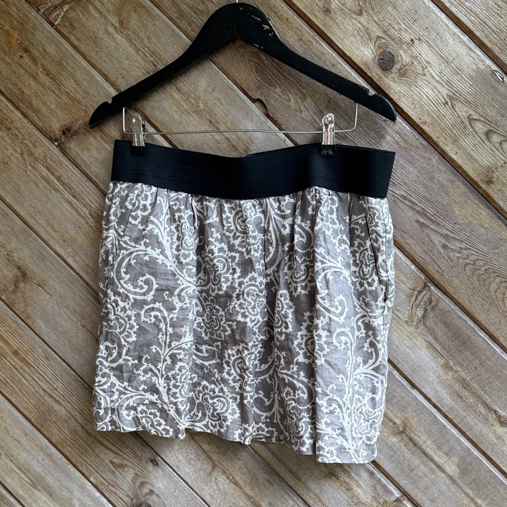 LOFT Black grey white Paisley elastic waist skirt pockets, zipper back size 12